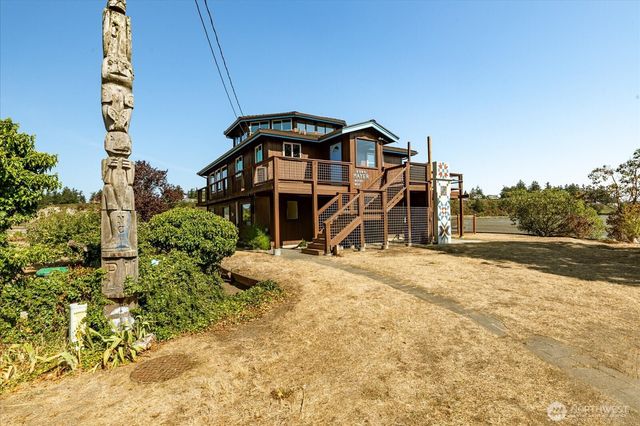 2385 Sunlight Beach Road, Clinton, WA 98236