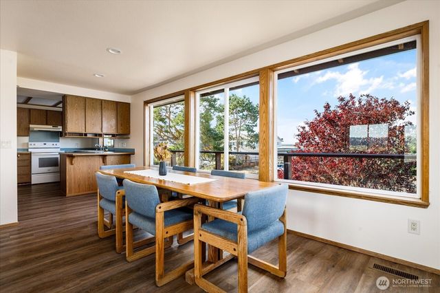 2385 Sunlight Beach Road, Clinton, WA 98236