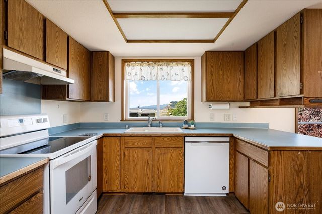2385 Sunlight Beach Road, Clinton, WA 98236