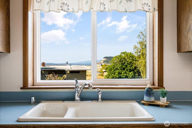 2385 Sunlight Beach Road, Clinton, WA 98236