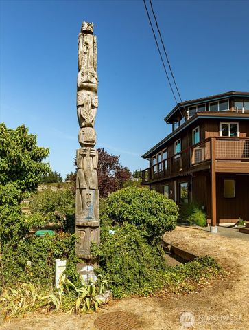 2385 Sunlight Beach Road, Clinton, WA 98236