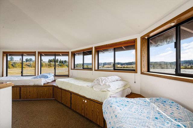 2385 Sunlight Beach Road, Clinton, WA 98236