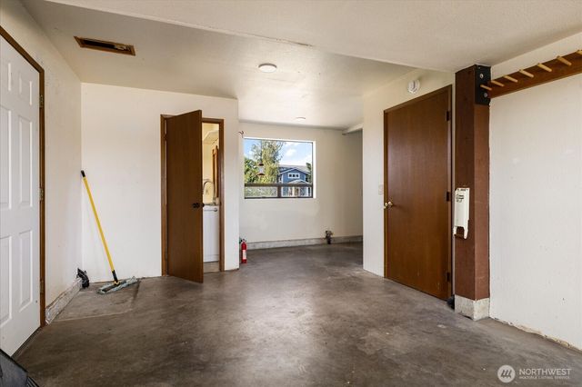 2385 Sunlight Beach Road, Clinton, WA 98236
