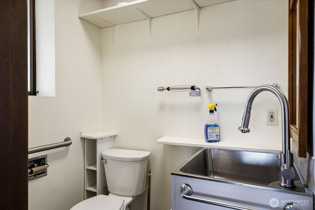 2385 Sunlight Beach Road, Clinton, WA 98236