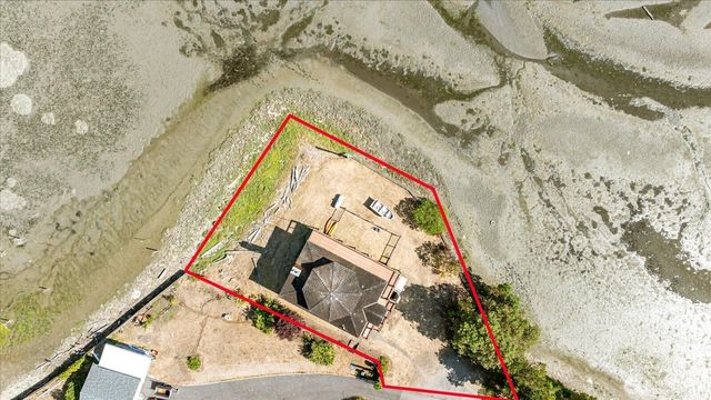 2385 Sunlight Beach Road, Clinton, WA 98236