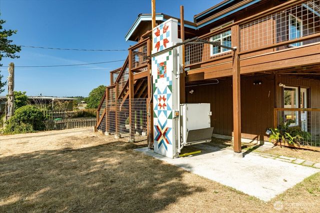 2385 Sunlight Beach Road, Clinton, WA 98236