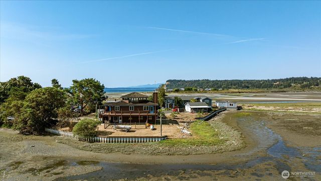 2385 Sunlight Beach Road, Clinton, WA 98236