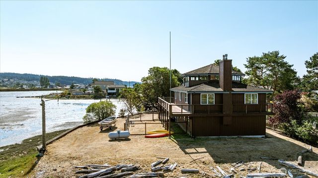 2385 Sunlight Beach Road, Clinton, WA 98236