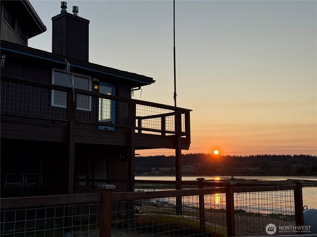 2385 Sunlight Beach Road, Clinton, WA 98236