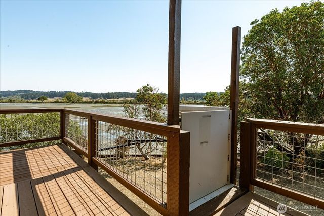 2385 Sunlight Beach Road, Clinton, WA 98236