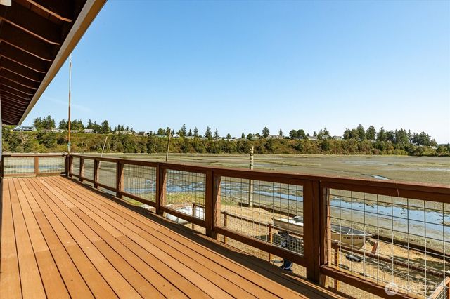 2385 Sunlight Beach Road, Clinton, WA 98236