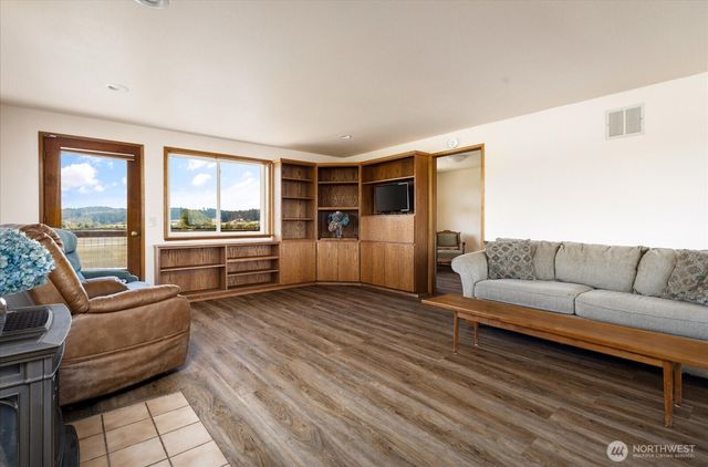 2385 Sunlight Beach Road, Clinton, WA 98236