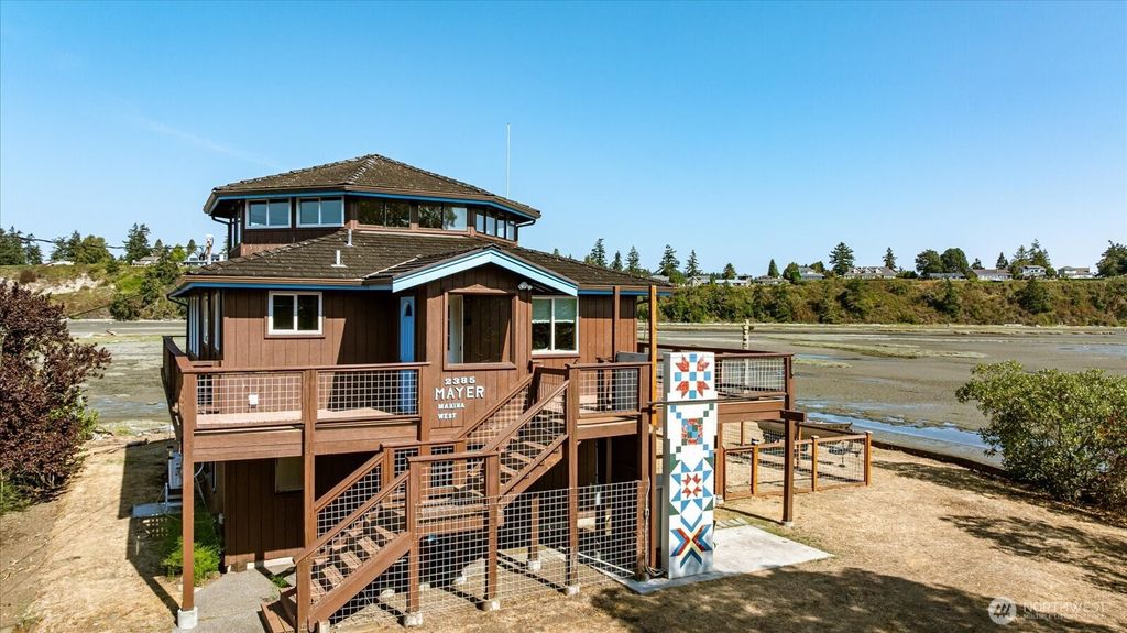 2385 Sunlight Beach Road, Clinton, WA 98236
