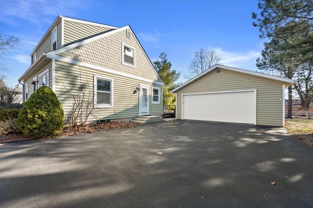 1038 4th AVENUE, Grafton, WI 53024