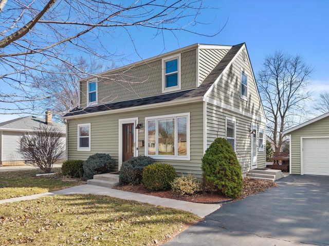 1038 4th AVENUE, Grafton, WI 53024