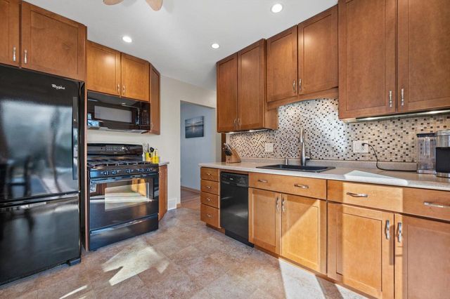 1038 4th AVENUE, Grafton, WI 53024