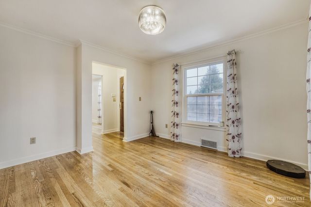 3246 W Viewmont Way W, Seattle, WA 98199