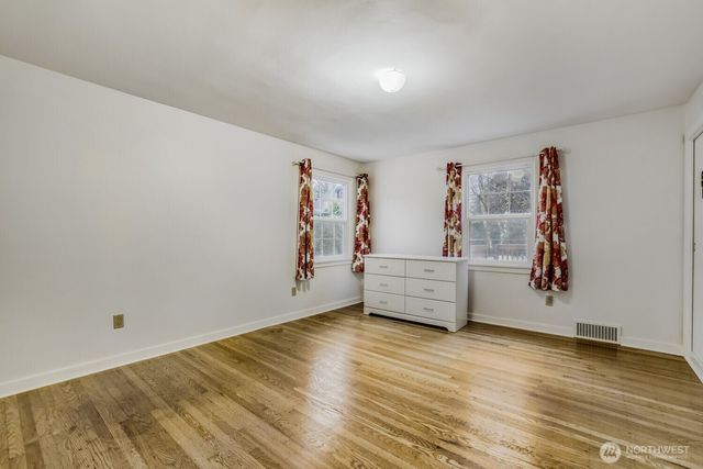 3246 W Viewmont Way W, Seattle, WA 98199