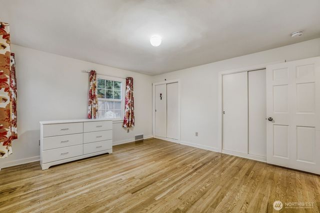 3246 W Viewmont Way W, Seattle, WA 98199