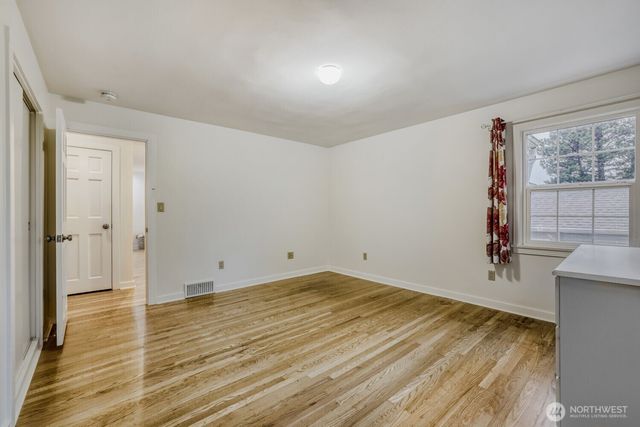 3246 W Viewmont Way W, Seattle, WA 98199