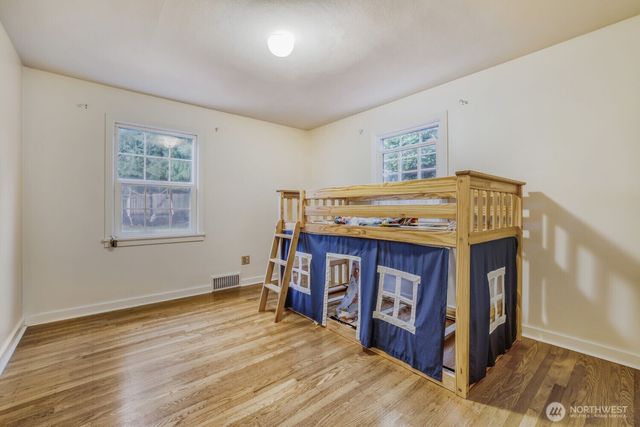 3246 W Viewmont Way W, Seattle, WA 98199