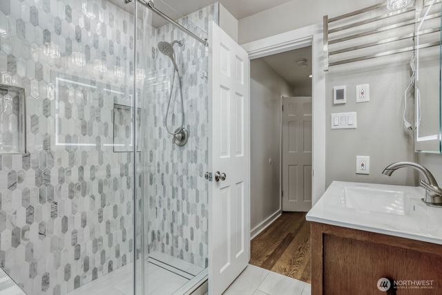 3246 W Viewmont Way W, Seattle, WA 98199