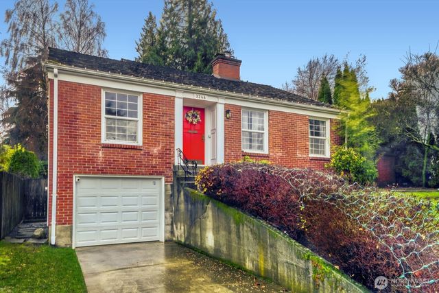 3246 W Viewmont Way W, Seattle, WA 98199