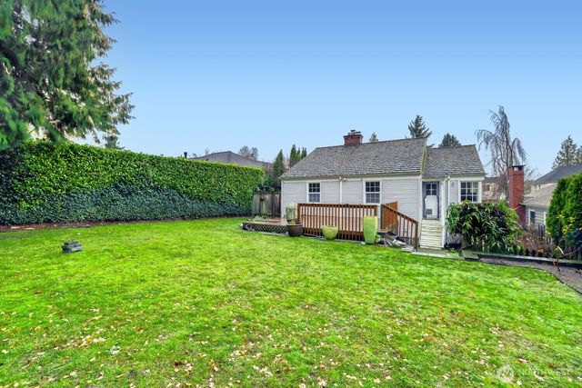 3246 W Viewmont Way W, Seattle, WA 98199