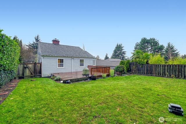 3246 W Viewmont Way W, Seattle, WA 98199