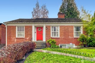 3246 W Viewmont Way W, Seattle, WA 98199