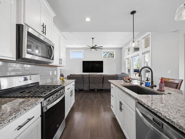 19384 DUBLIN Ave, Sandy, OR 97055