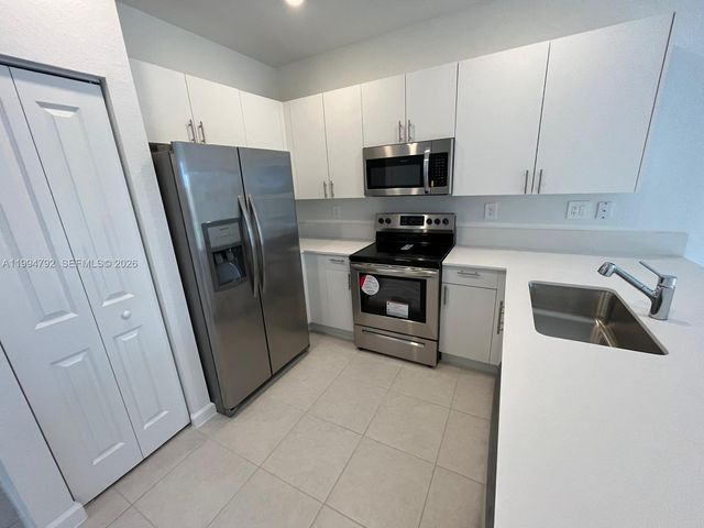 11910 SW 245 Terr 11910, Homestead, FL 33032