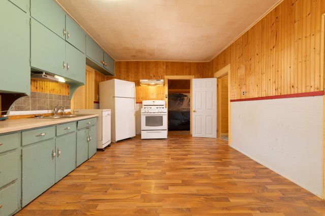 2002 5th Street, Perry, IA 50220