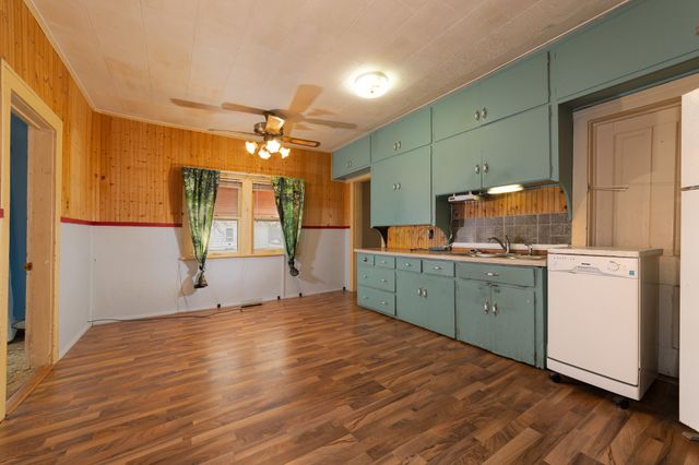 2002 5th Street, Perry, IA 50220