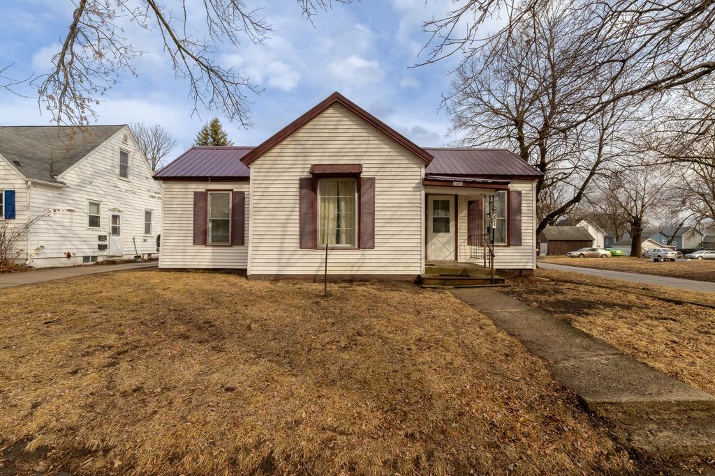 2002 5th Street, Perry, IA 50220