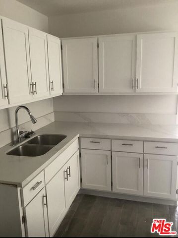 3201 W Florence Avenue, Los Angeles, CA 90043