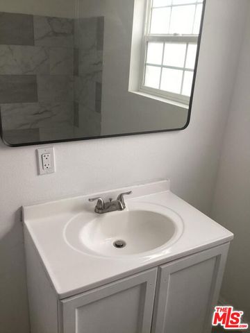 3201 W Florence Avenue, Los Angeles, CA 90043