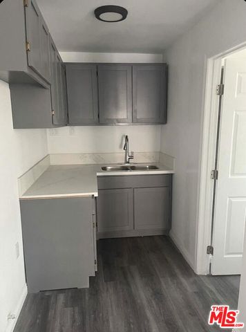 3201 W Florence Avenue, Los Angeles, CA 90043