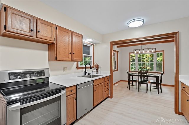 570 Aberfelda Drive, Springfield, OH 45504