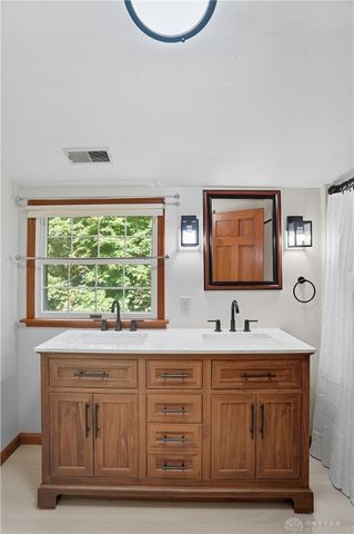 570 Aberfelda Drive, Springfield, OH 45504