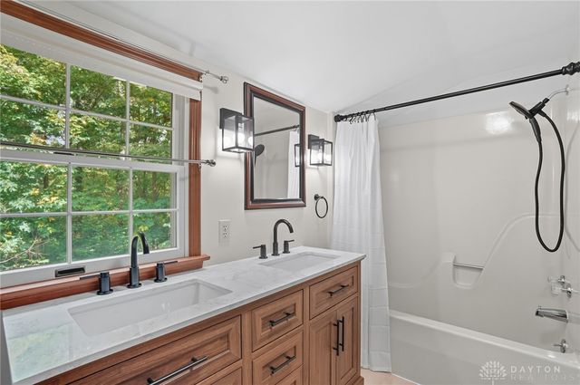 570 Aberfelda Drive, Springfield, OH 45504