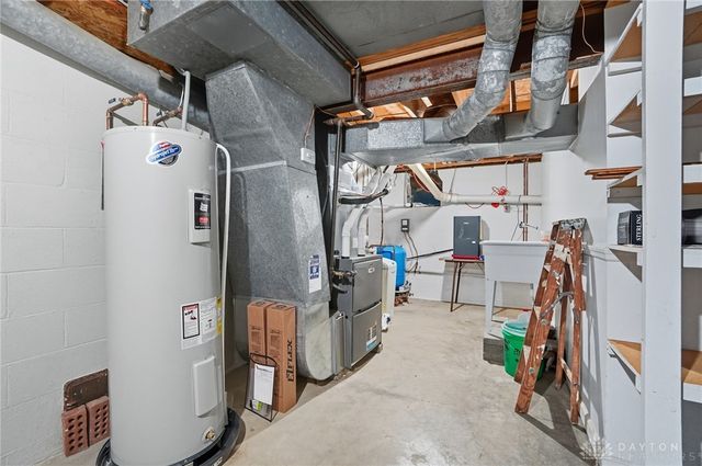 570 Aberfelda Drive, Springfield, OH 45504