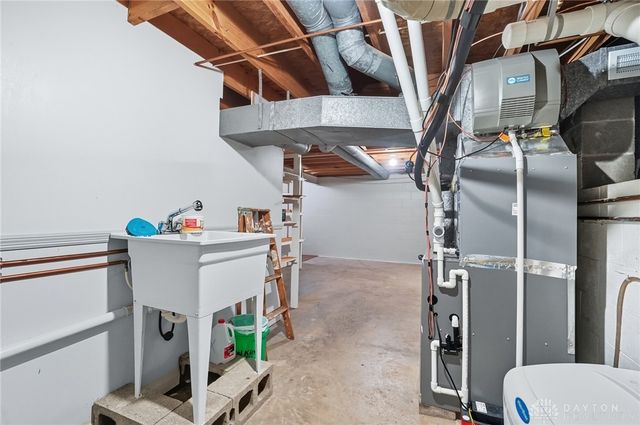 570 Aberfelda Drive, Springfield, OH 45504