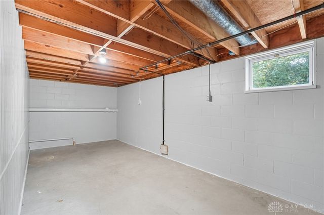 570 Aberfelda Drive, Springfield, OH 45504