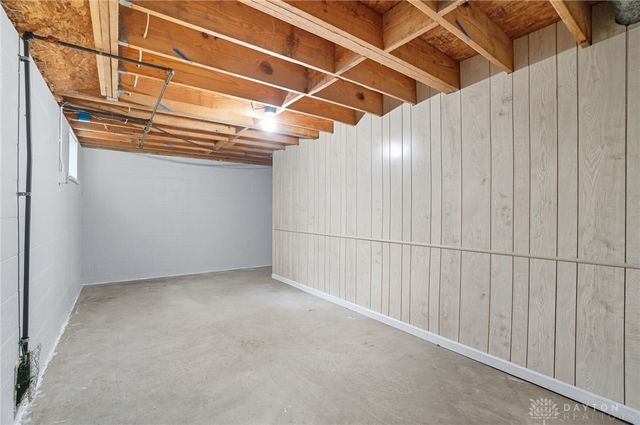 570 Aberfelda Drive, Springfield, OH 45504