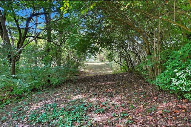 570 Aberfelda Drive, Springfield, OH 45504