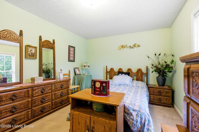 1050 Bells Ml Rd, Shepherdsville, KY 40165
