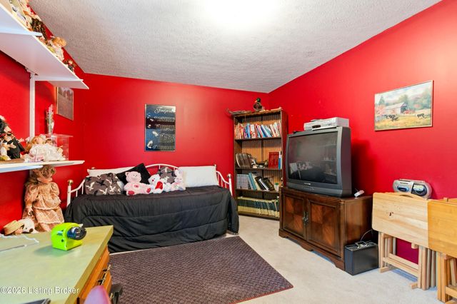 1050 Bells Ml Rd, Shepherdsville, KY 40165