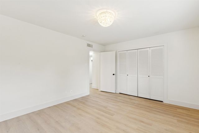 7506 W Northwest Highway 9, Dallas, TX 75225