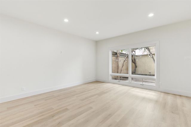 7506 W Northwest Highway 9, Dallas, TX 75225